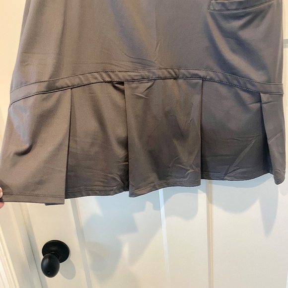Women's Activewear Skirt, Gray, L, EUC, Pleat on back - Picture 11 of 11